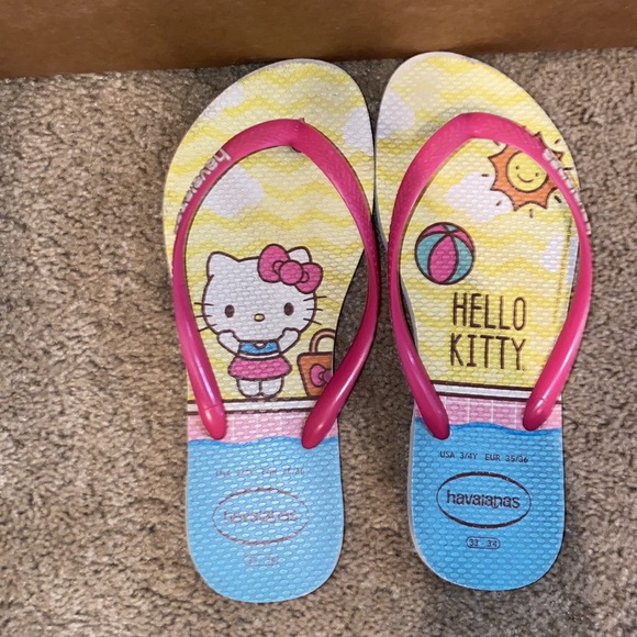 Hello kitty havaianas flip flops size 3-4 - Picture 2 of 2